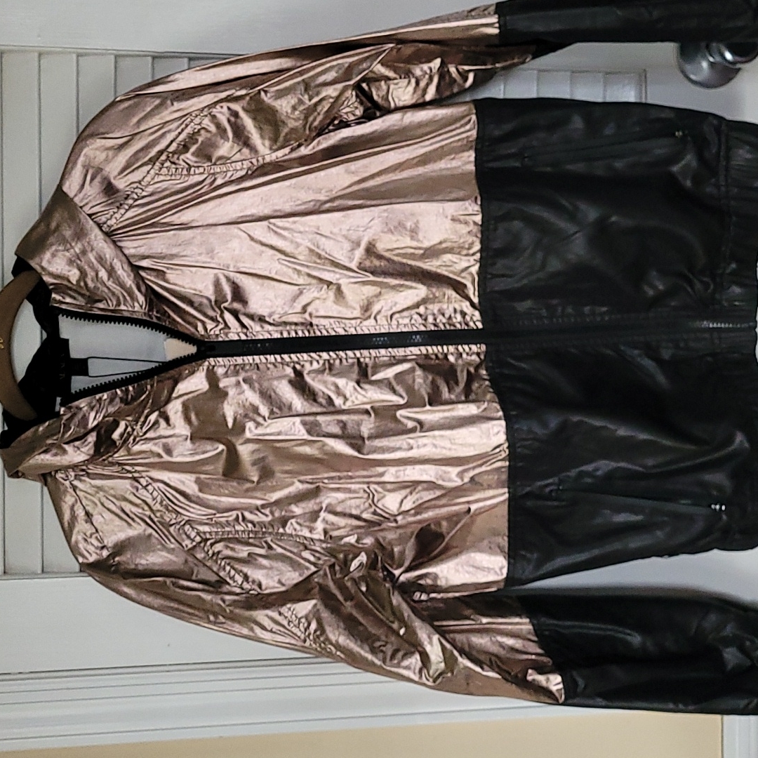 Alala Black/Rose Gold Wind Breaker Jacket W/Hood. Great For The Gym Or Run ..